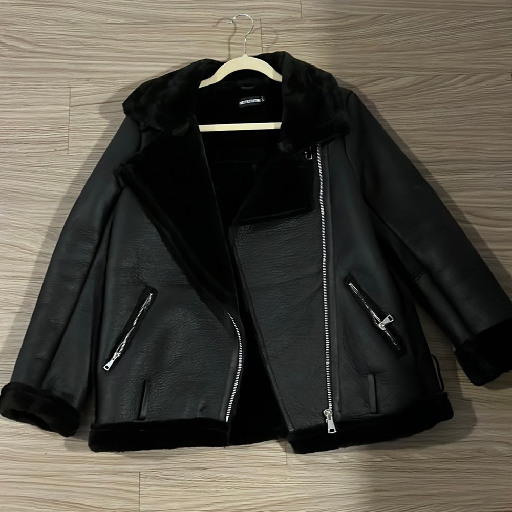PrettyLittleThing Black Oversized PU Aviator faux leather and fur size 4